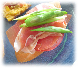 Crostini di proscitto e pomodoro e asparagoinAg}gAAXpKX̃NXeB[jj